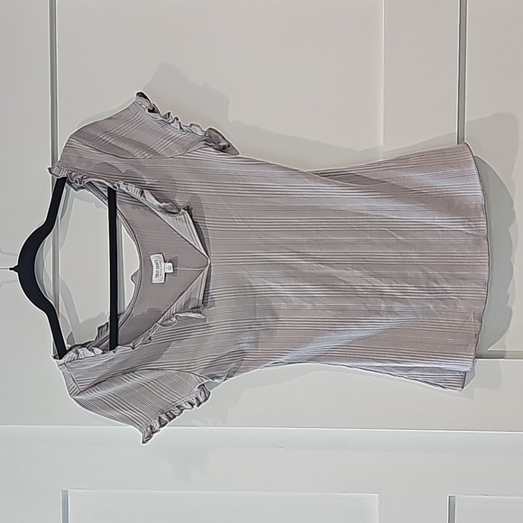 True Craft Tops - True Craft grey ribbed ruffle v-neck tank size S